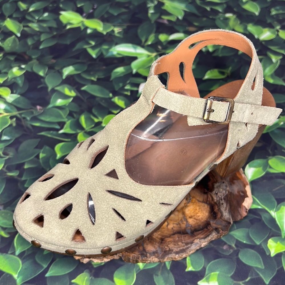* Eric Michael green suede eyelet stud detail clog style heels - Picture 2 of 12